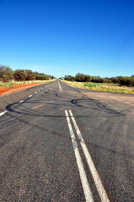 Long straight road to Uluru