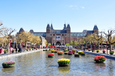Rijksmuseum with the famous 'I amsterdam' sign
