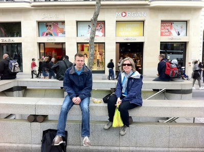 Taking a rest on Champs Élysées