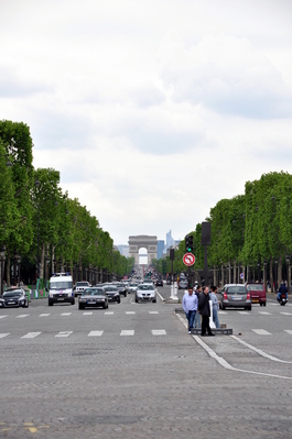 Champs Élysées looking towards the Arc de Triomphe