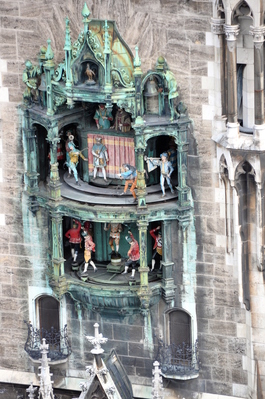 Details on Munich Rathaus from St. Peter's