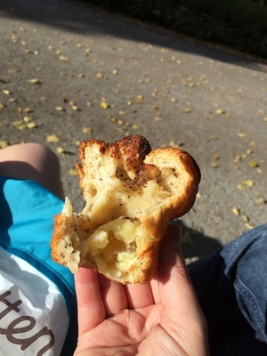 Apple-cardamom pastry