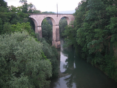 The train bridge over a river in Rumilly