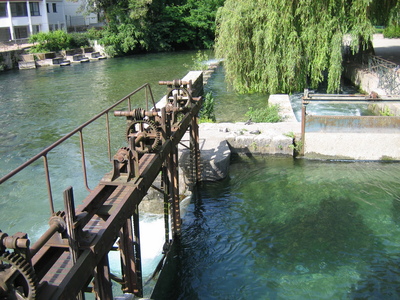 Some old-fashioned water works in Annecy