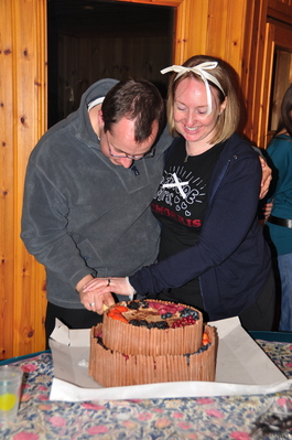 Toni and Patrick cutting their cake again