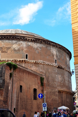Approaching the Pantheon from behind