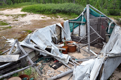 The old half-tent cabin