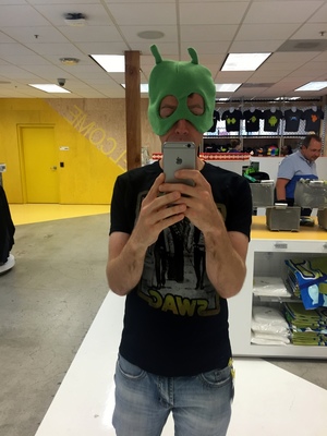 Selfie with an ill-fitted Android hat at the Google store